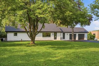 7526 W County Line ROAD, Mequon, WI 53092