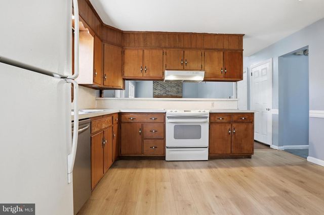 647 CANDLEWYCK RD, Lancaster, PA 17601