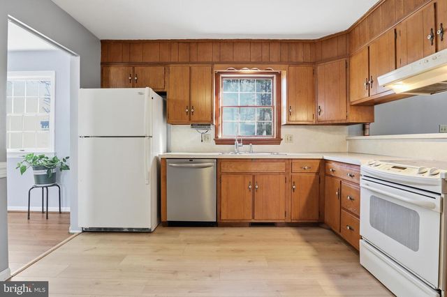 647 CANDLEWYCK RD, Lancaster, PA 17601