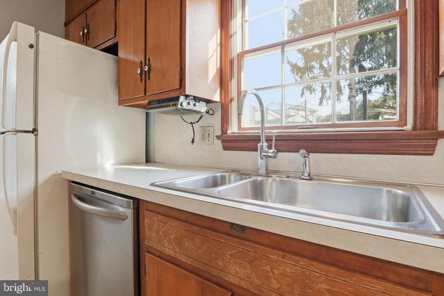 647 CANDLEWYCK RD, Lancaster, PA 17601