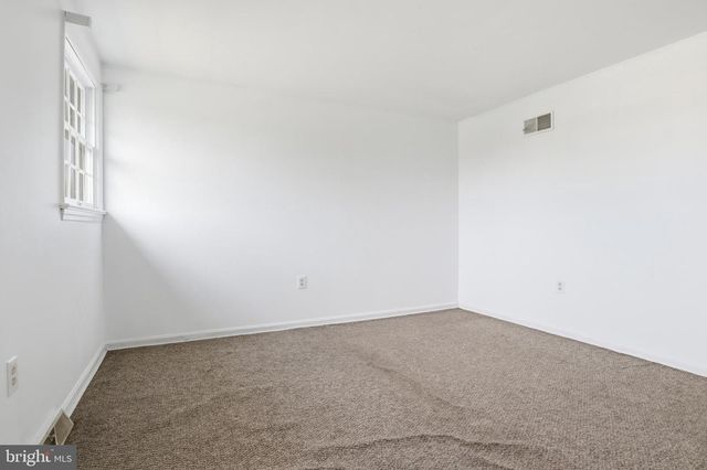 647 CANDLEWYCK RD, Lancaster, PA 17601