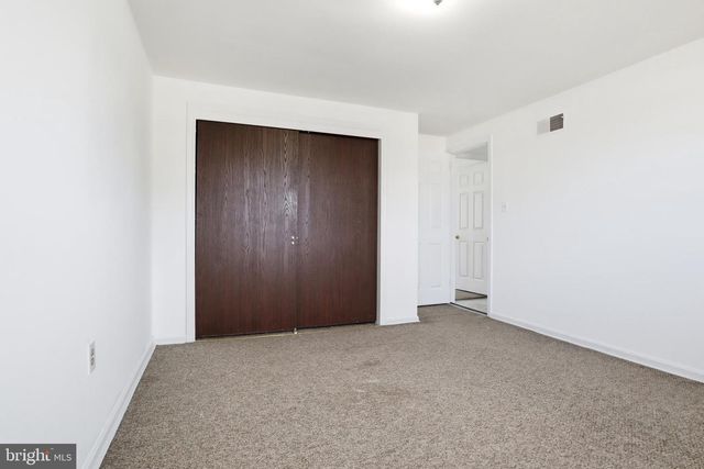 647 CANDLEWYCK RD, Lancaster, PA 17601