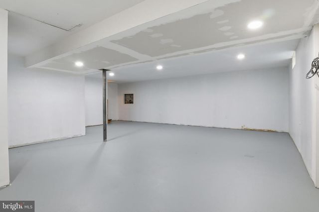 647 CANDLEWYCK RD, Lancaster, PA 17601