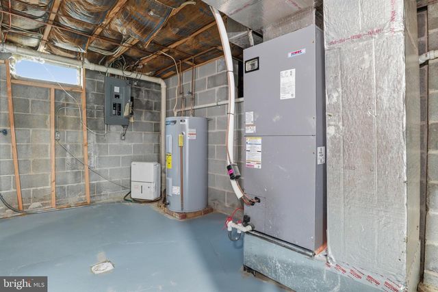 647 CANDLEWYCK RD, Lancaster, PA 17601