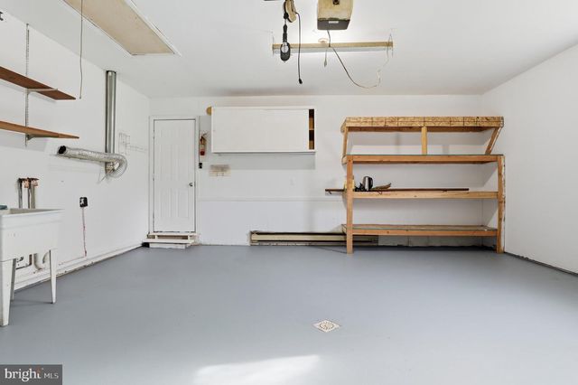 647 CANDLEWYCK RD, Lancaster, PA 17601