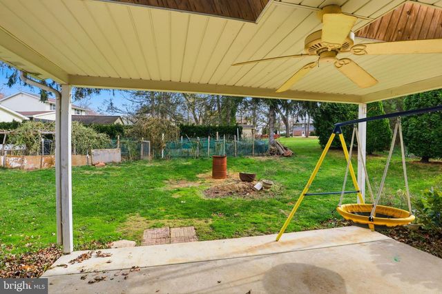 647 CANDLEWYCK RD, Lancaster, PA 17601