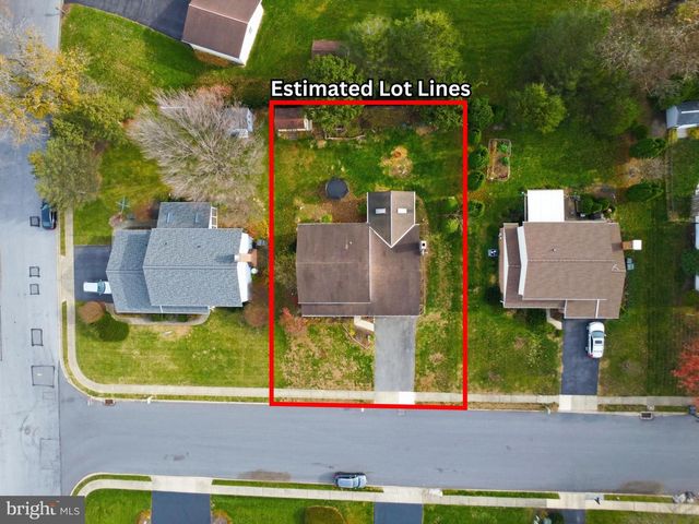 647 CANDLEWYCK RD, Lancaster, PA 17601