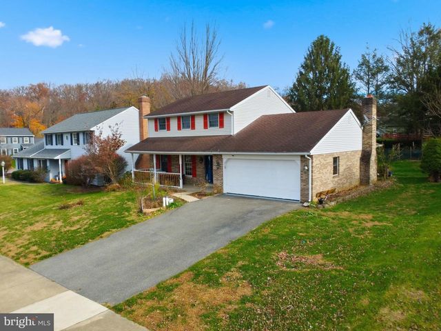 647 CANDLEWYCK RD, Lancaster, PA 17601