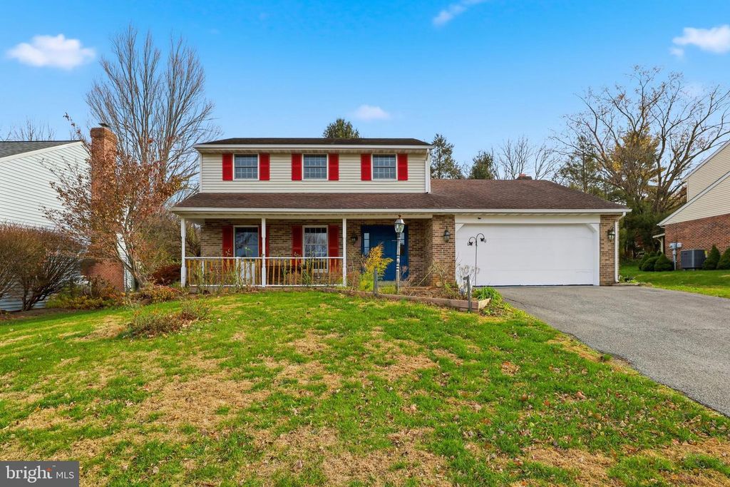 647 CANDLEWYCK RD, Lancaster, PA 17601
