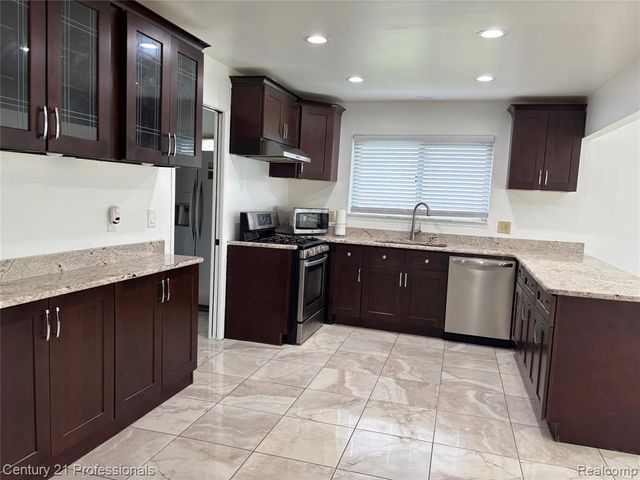 38986 Cottonwood Court, Sterling Heights, MI 48310