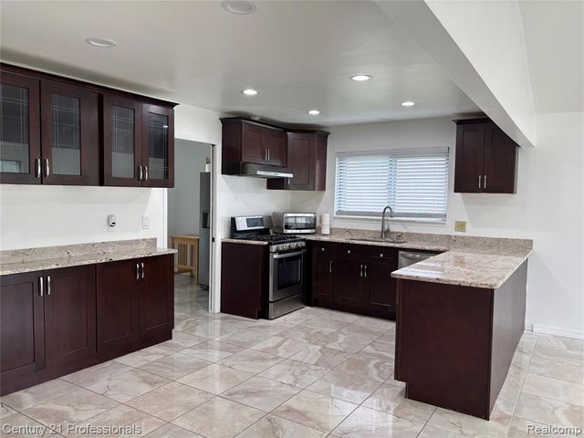 38986 Cottonwood Court, Sterling Heights, MI 48310