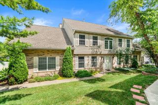 1404 Laurel Oaks Drive, Streamwood, IL 60107