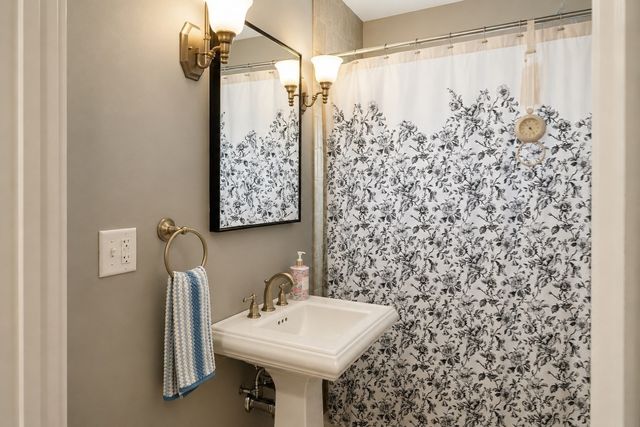 28 Everett Steet 1, Woburn, MA 01801