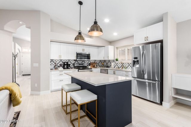 8820 W KINGS Avenue, Peoria, AZ 85382