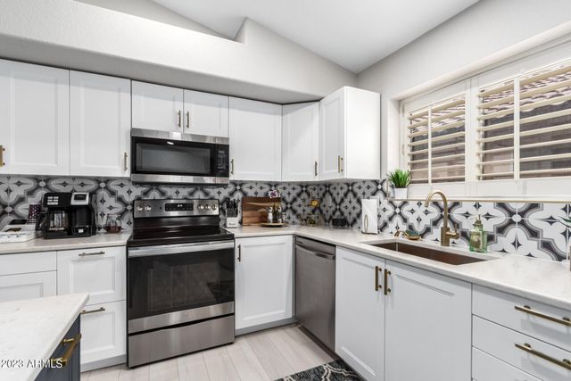 8820 W KINGS Avenue, Peoria, AZ 85382