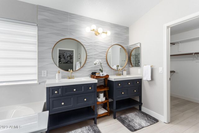 8820 W KINGS Avenue, Peoria, AZ 85382