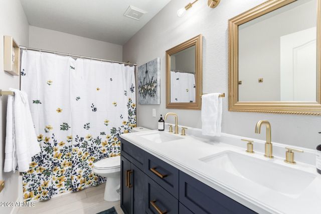 8820 W KINGS Avenue, Peoria, AZ 85382