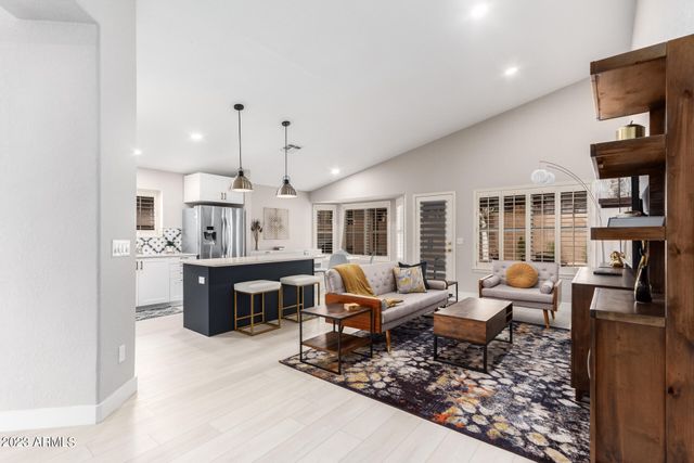 8820 W KINGS Avenue, Peoria, AZ 85382