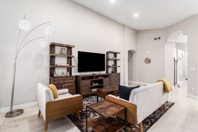 8820 W KINGS Avenue, Peoria, AZ 85382