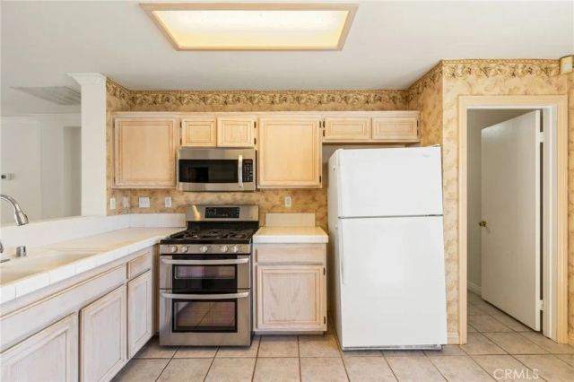 6157 W Avenue J4, Lancaster, CA 93536