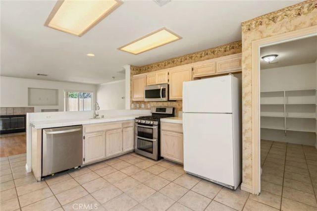 6157 W Avenue J4, Lancaster, CA 93536