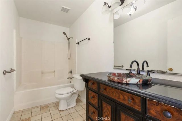 6157 W Avenue J4, Lancaster, CA 93536