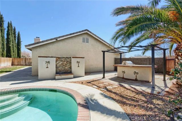 6157 W Avenue J4, Lancaster, CA 93536