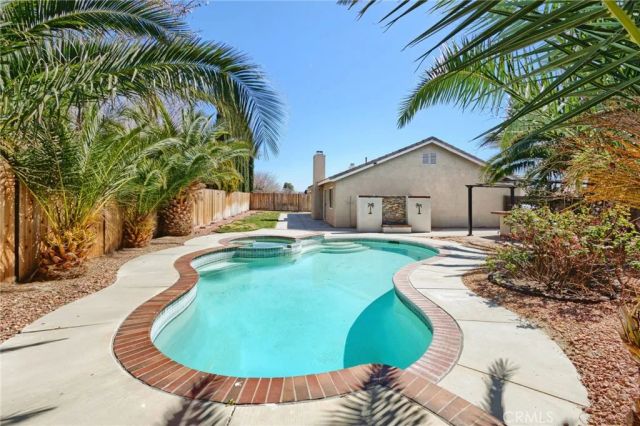 6157 W Avenue J4, Lancaster, CA 93536