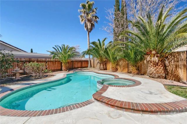 6157 W Avenue J4, Lancaster, CA 93536