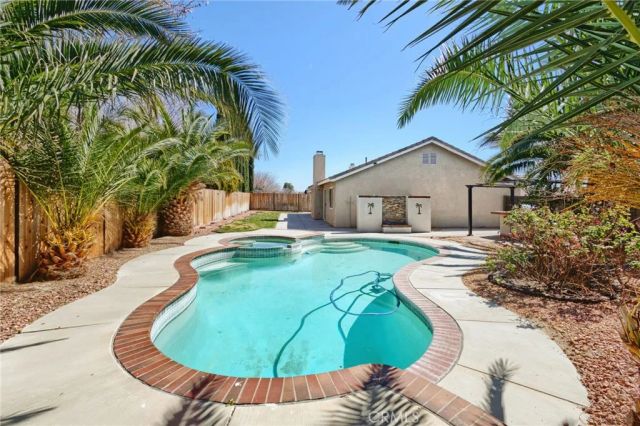 6157 W Avenue J4, Lancaster, CA 93536