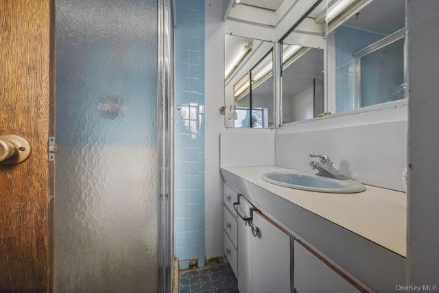 253 W 20th Street, Deer Park, NY 11729