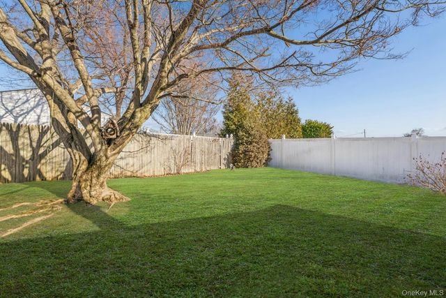 253 W 20th Street, Deer Park, NY 11729