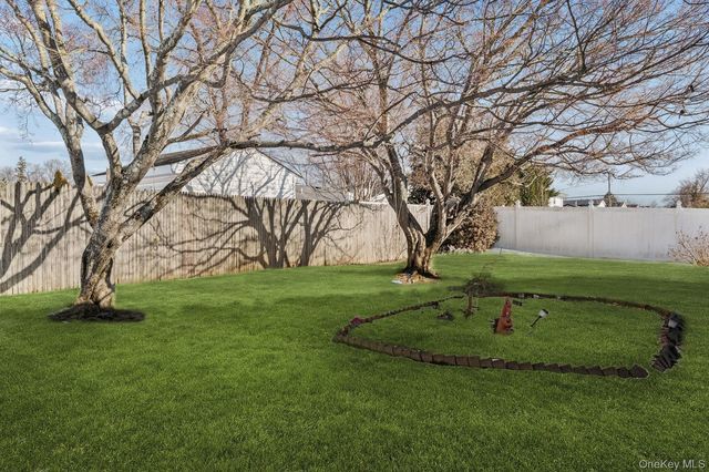 253 W 20th Street, Deer Park, NY 11729