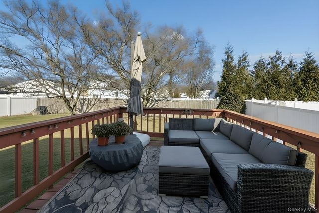 253 W 20th Street, Deer Park, NY 11729