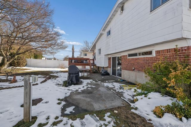 253 W 20th Street, Deer Park, NY 11729