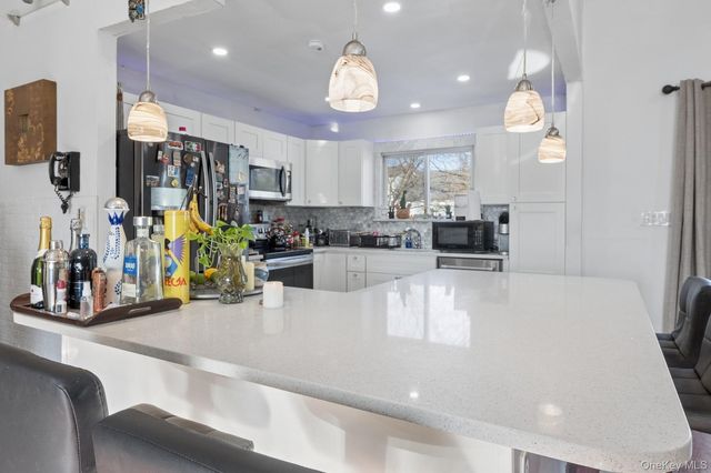 253 W 20th Street, Deer Park, NY 11729