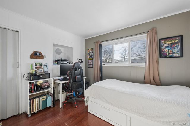 253 W 20th Street, Deer Park, NY 11729