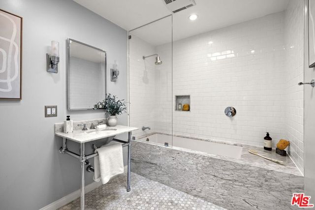 911 Superba Avenue, Venice, CA 90291