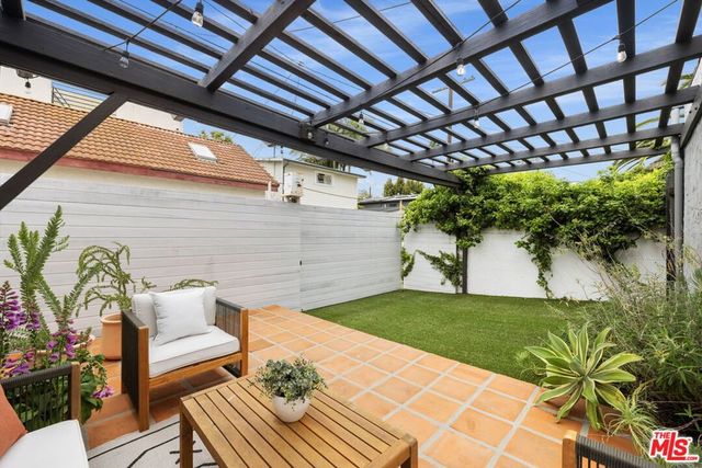 911 Superba Avenue, Venice, CA 90291