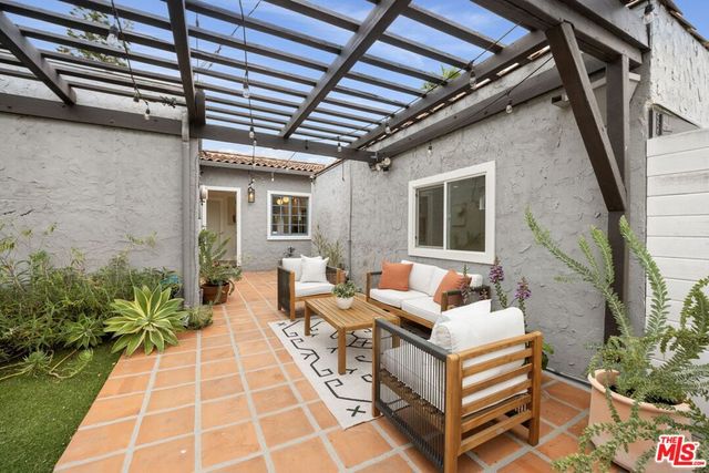 911 Superba Avenue, Venice, CA 90291