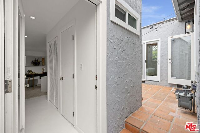 911 Superba Avenue, Venice, CA 90291