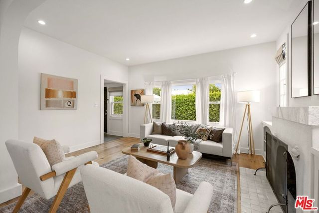911 Superba Avenue, Venice, CA 90291