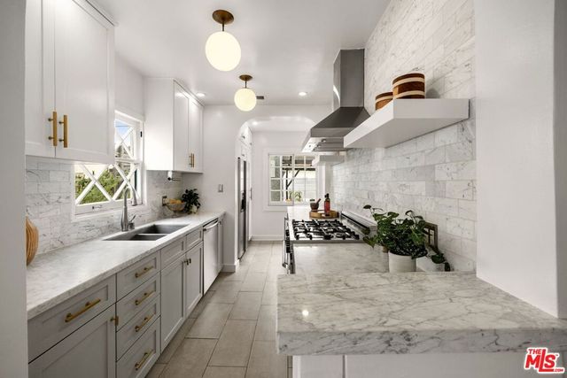 911 Superba Avenue, Venice, CA 90291