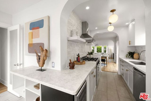 911 Superba Avenue, Venice, CA 90291