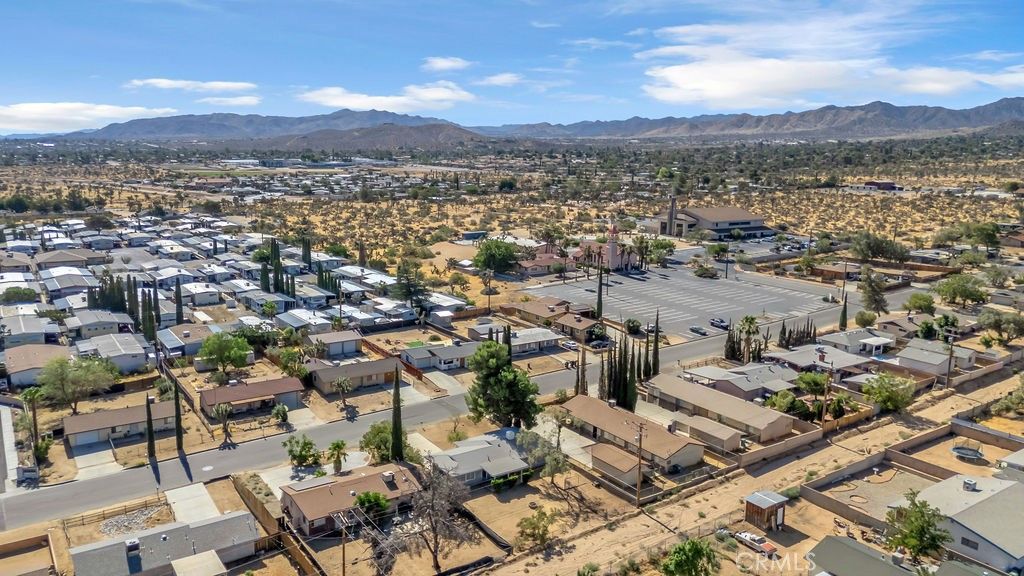 Image 10 of property listing at 7448 Church, Yucca Valley, CA 92284