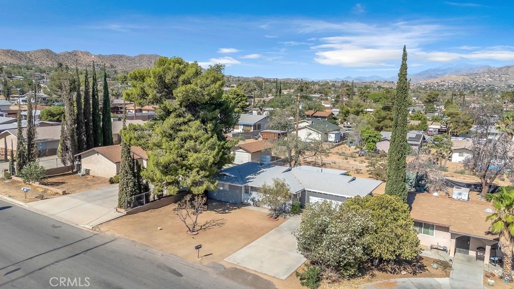 Image 3 of property listing at 7448 Church, Yucca Valley, CA 92284