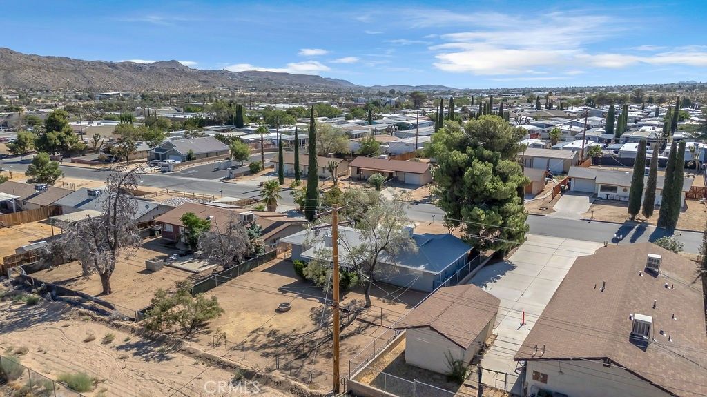 Image 7 of property listing at 7448 Church, Yucca Valley, CA 92284
