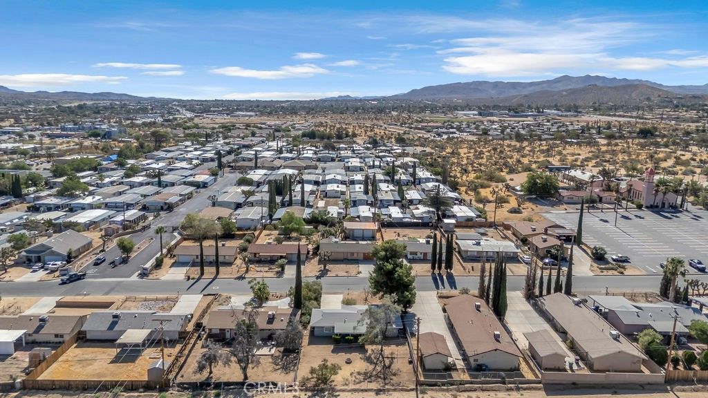 Image 9 of property listing at 7448 Church, Yucca Valley, CA 92284