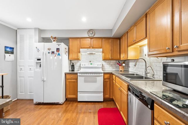 2303 MIDDLE CREEK LN, Reston, VA 20191