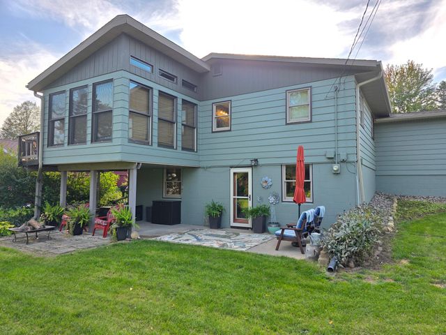 445 6th Street SW, Plainview, MN 55964